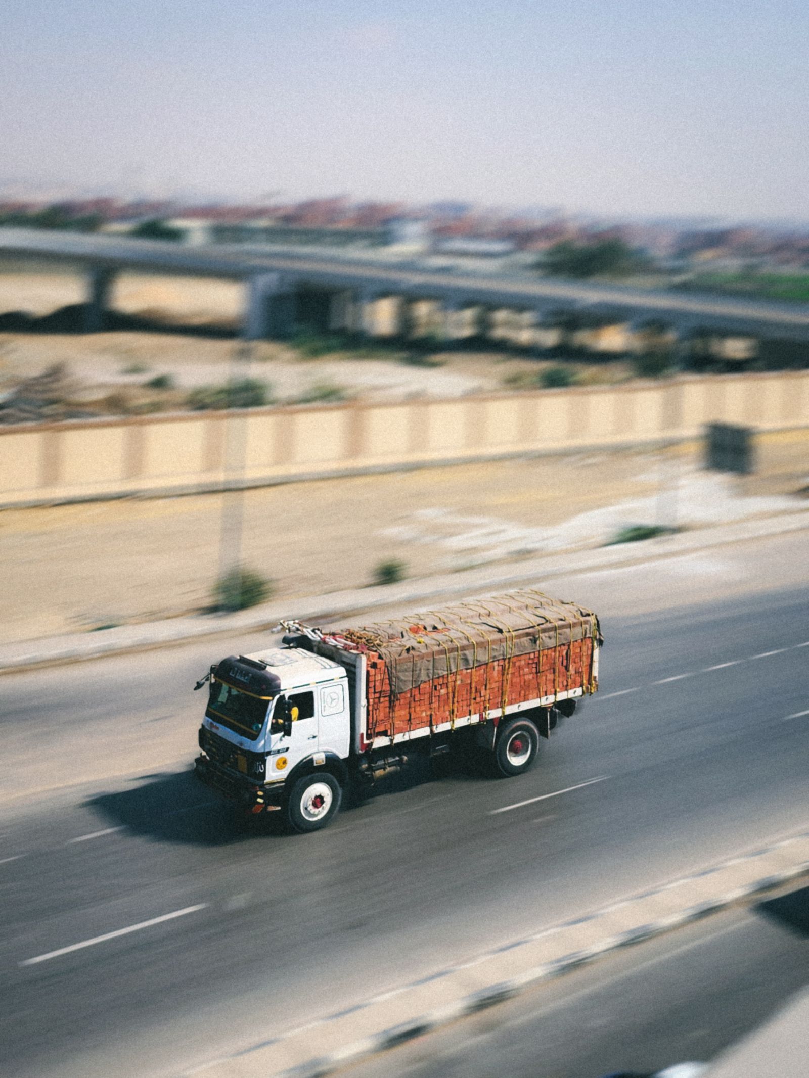 Lastkraftwagen auf einer Autobahn, illustrating apprenticeships in transport and logistics